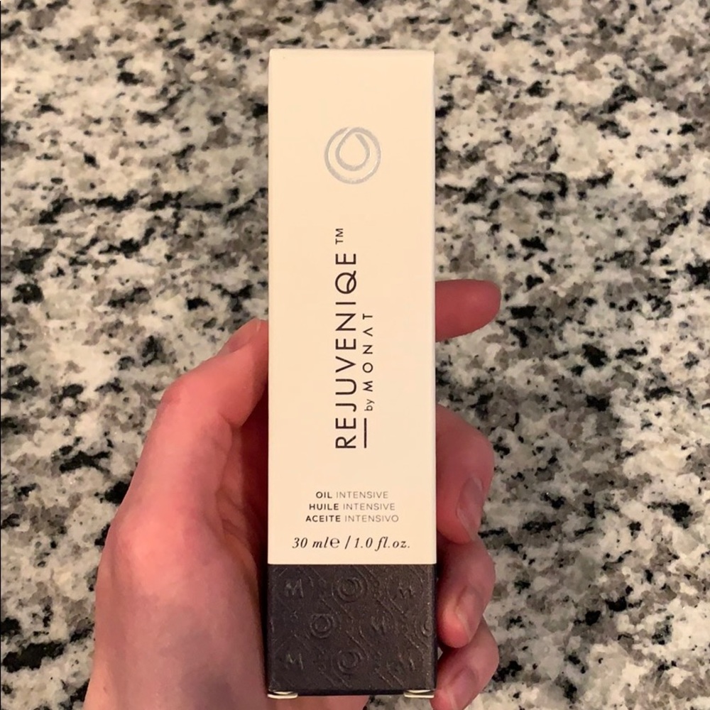 Monat Rejuveniqe Oil